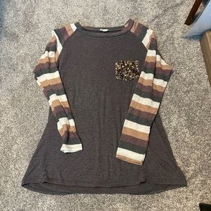 Long sleeve fleece shirt w/ gold pocket